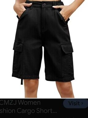 Black men’s shorts past knee pockets very nice material size 38-42 w/ stretch